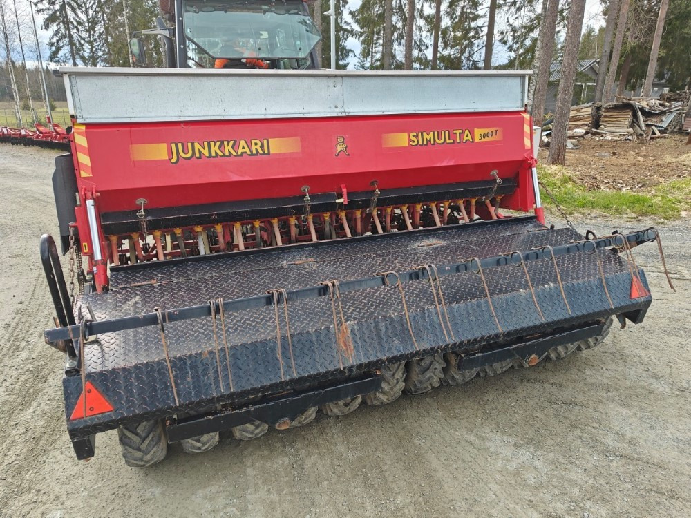 Simulta-Junkkari 3000T - takapyöräkone - kiekkovantaat takana - Combinado de siembra: foto 3 Simulta-Junkkari 3000T - takapyöräkone - kiekkovantaat takana - Combinado de siembra: foto 3
