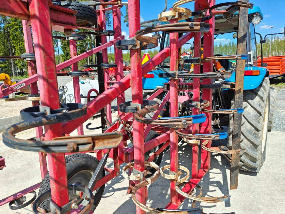 VM 450 cm, hydraulisesti taittuva, etulana ja jälkihara, katso video! - Grada de púas: foto 4 VM 450 cm, hydraulisesti taittuva, etulana ja jälkihara, katso video! - Grada de púas: foto 4