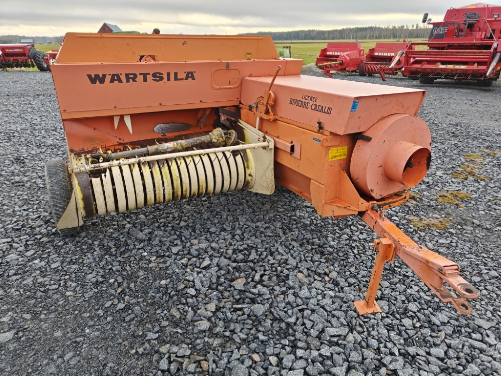 Wärtsilä Rivierra Casalis PHP150 - Empacadora de pacas cuadradas: foto 1 Wärtsilä Rivierra Casalis PHP150 - Empacadora de pacas cuadradas: foto 1