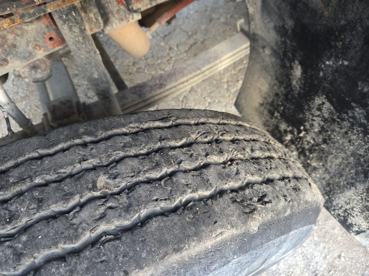 Camión hormigonera IVECO EURO TRAKKER MP340E35HB 8x4 MIX (chassis ): foto 13