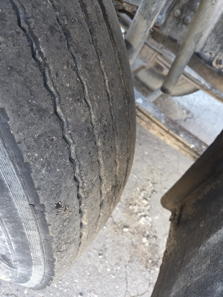 Camión hormigonera IVECO EURO TRAKKER MP340E35HB 8x4 MIX (chassis ): foto 14