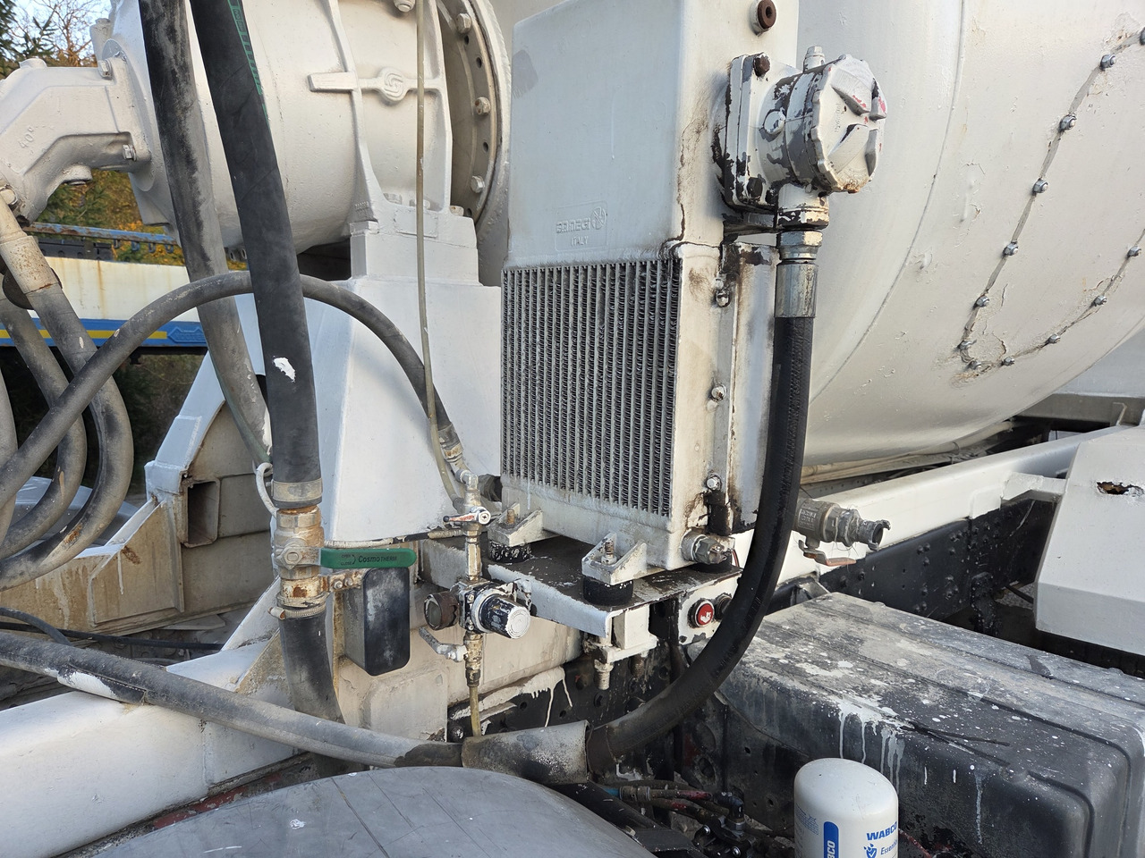 Camión hormigonera IVECO EURO TRAKKER MP340E35HB 8x4 MIX (chassis ): foto 16