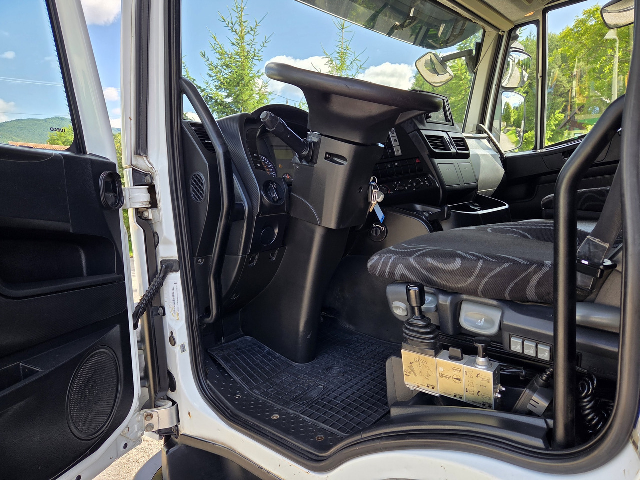 Camión volquete IVECO TRAKKER 500 8x4 EURO6 Bordmatik: foto 6