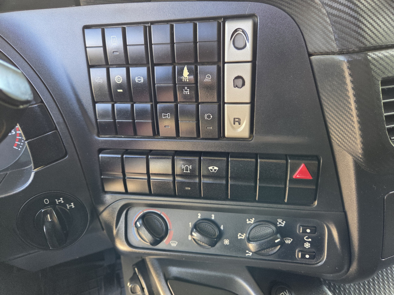 Camión volquete IVECO TRAKKER 500 8x4 EURO6 Bordmatik: foto 9