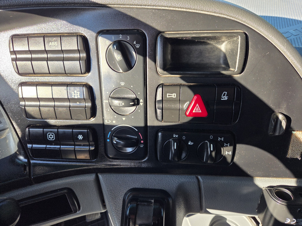 MERCEDES-BENZ  - Camión chasis: foto 5 MERCEDES-BENZ  - Camión chasis: foto 5