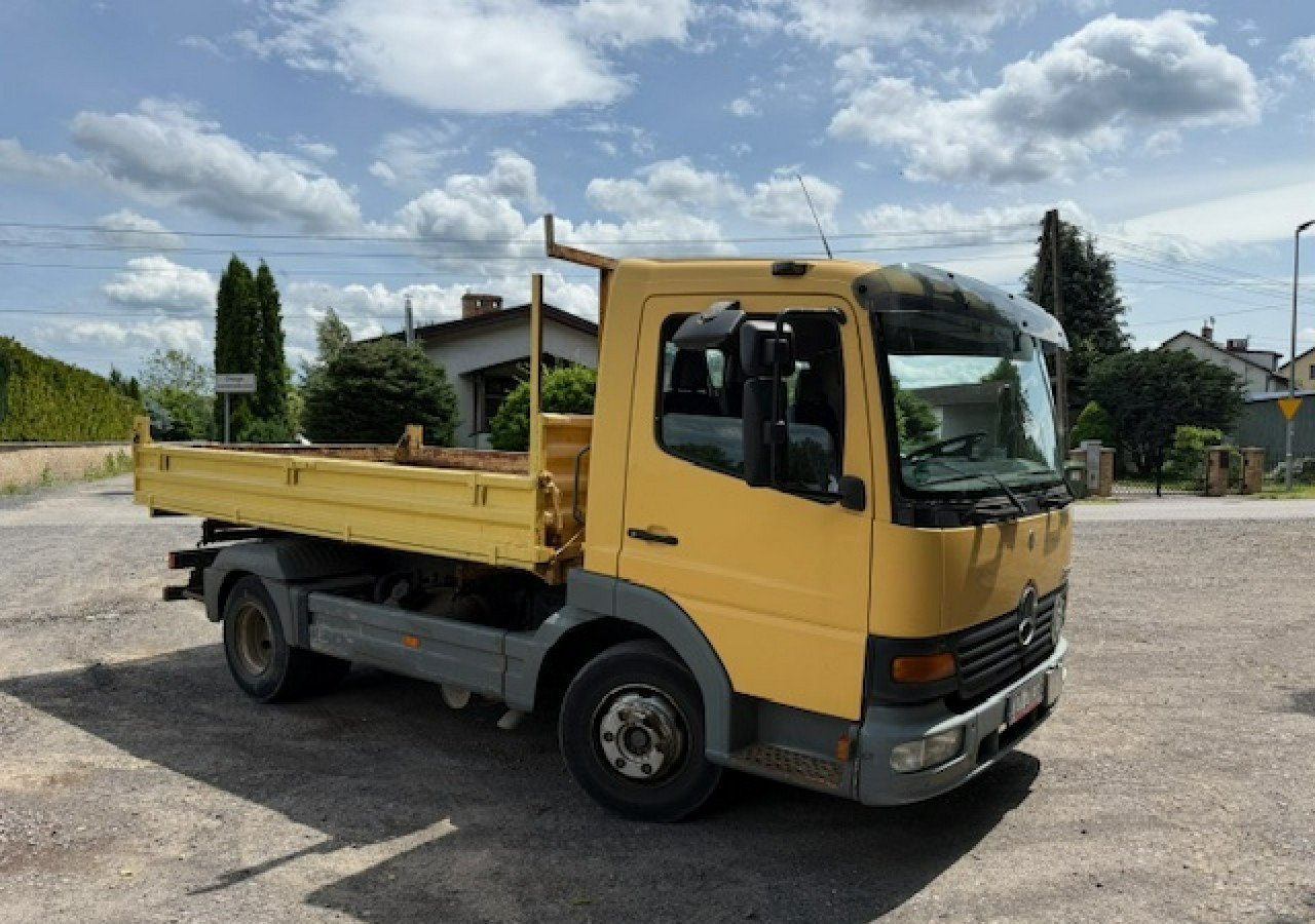 Mercedes-Benz Atego 3 stronna wywrotka * mały przebieg* - Camión volquete: foto 4 Mercedes-Benz Atego 3 stronna wywrotka * mały przebieg* - Camión volquete: foto 4