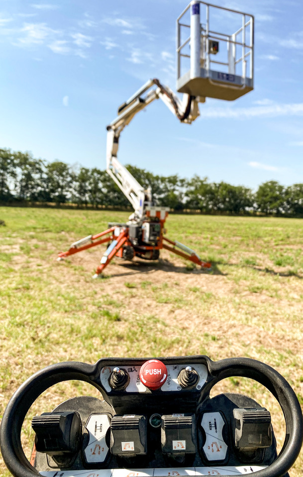 Easylift R130 - Plataforma articulada: foto 3 Easylift R130 - Plataforma articulada: foto 3