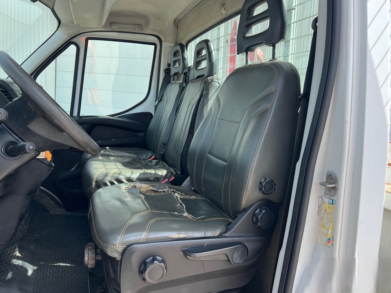 IVECO DAILY 35-130 - Furgoneta basculante: foto 4 IVECO DAILY 35-130 - Furgoneta basculante: foto 4