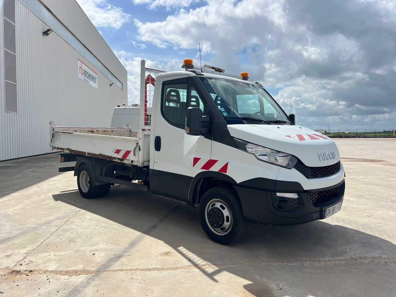 IVECO DAILY 35-130 - Furgoneta basculante: foto 5 IVECO DAILY 35-130 - Furgoneta basculante: foto 5