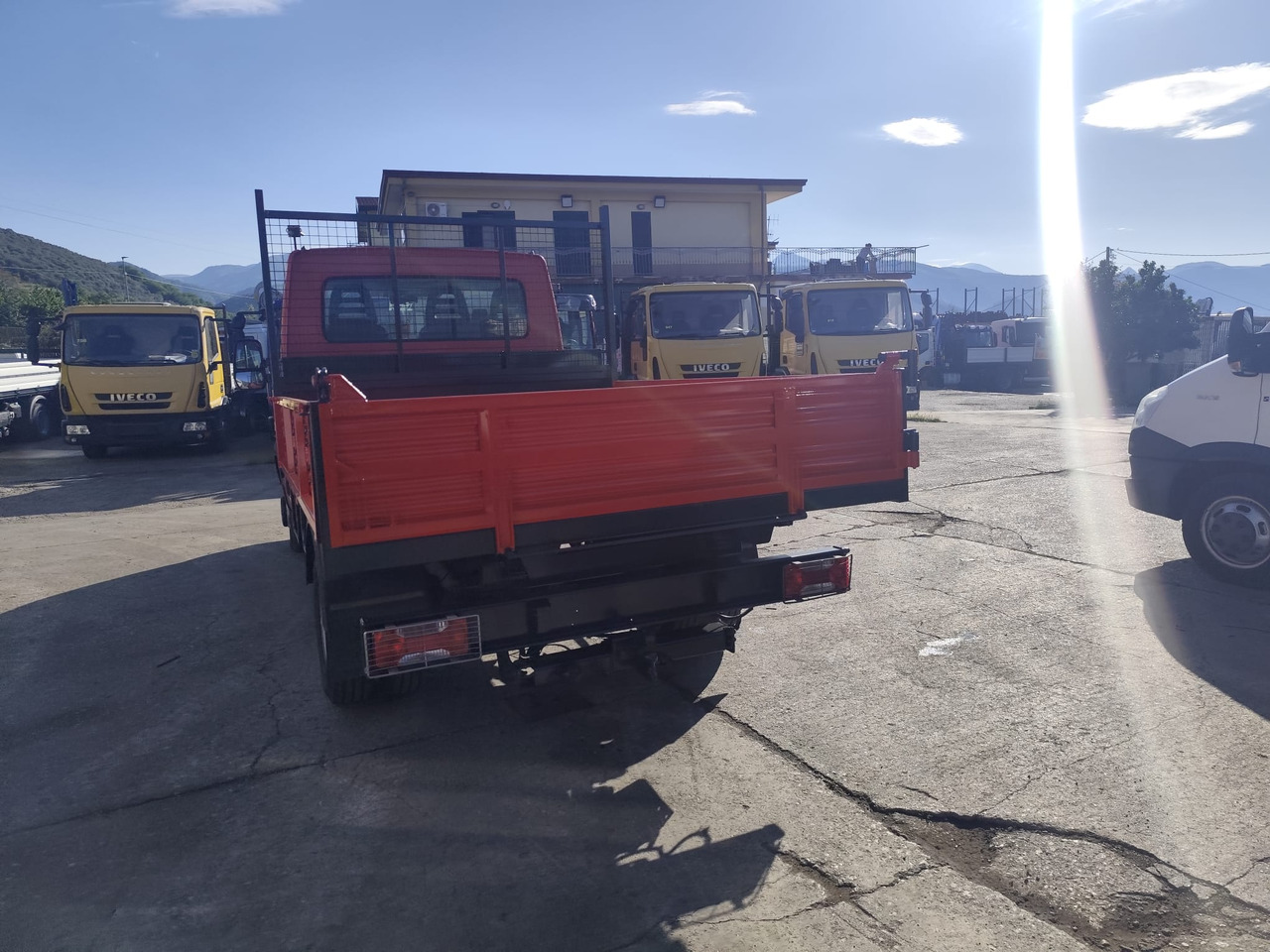 Furgoneta basculante IVECO DAILY 35C13: foto 13
