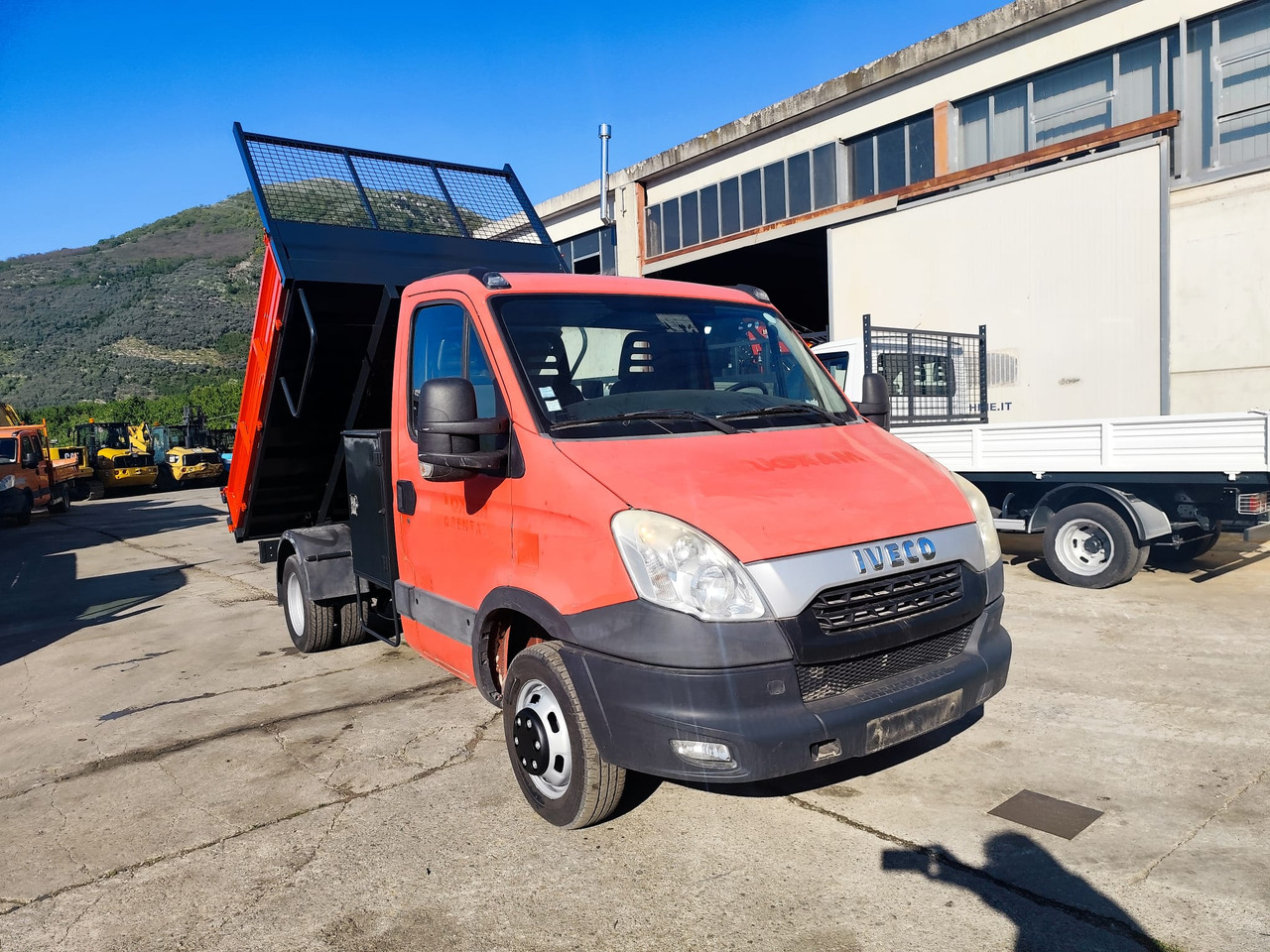 Furgoneta basculante IVECO DAILY 35C13: foto 6