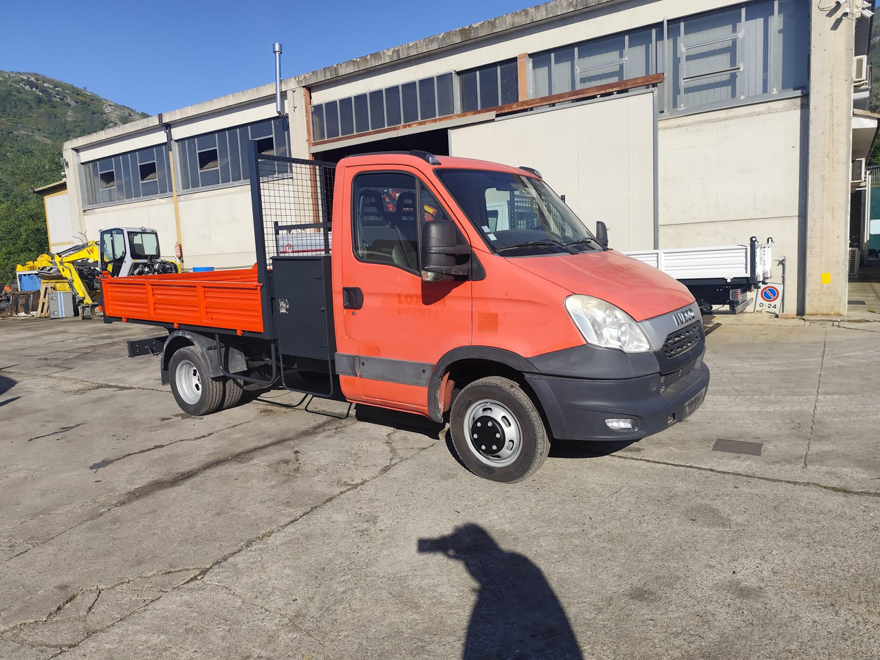 Furgoneta basculante IVECO DAILY 35C13: foto 20