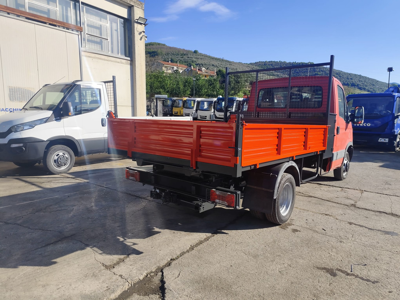 Furgoneta basculante IVECO DAILY 35C13: foto 16
