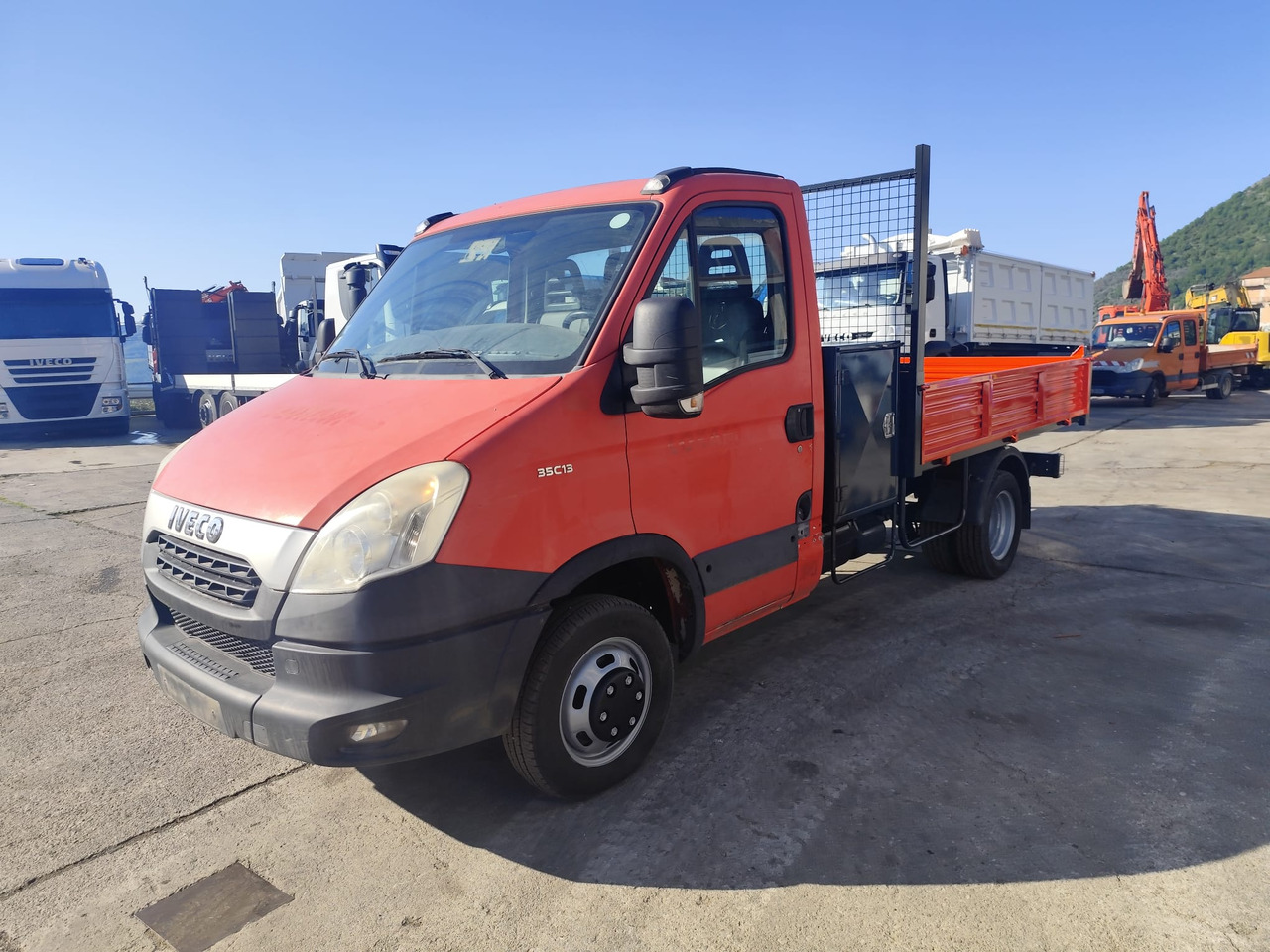 Furgoneta basculante IVECO DAILY 35C13: foto 27