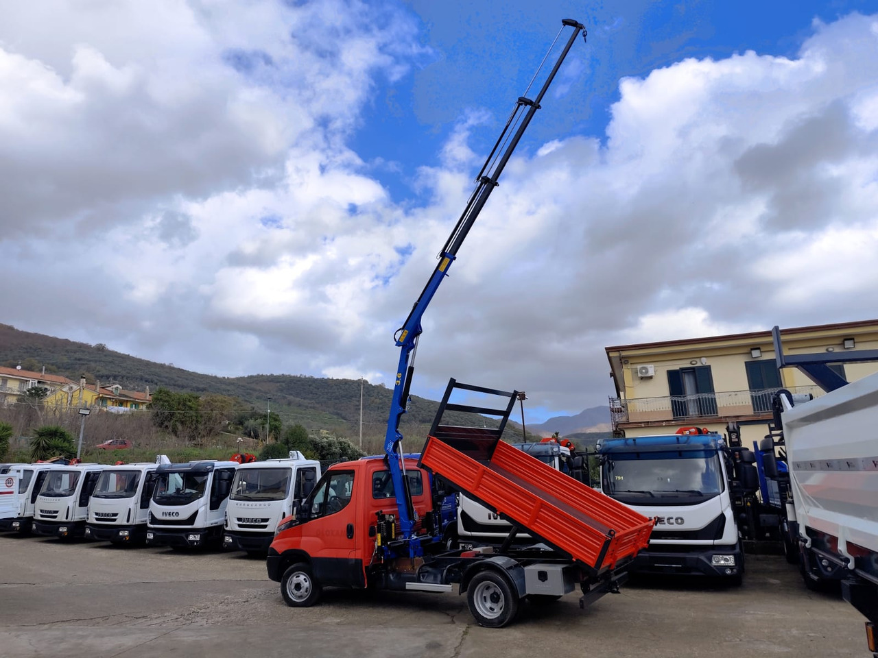 IVECO DAILY 35C13 - Camión grúa: foto 4 IVECO DAILY 35C13 - Camión grúa: foto 4