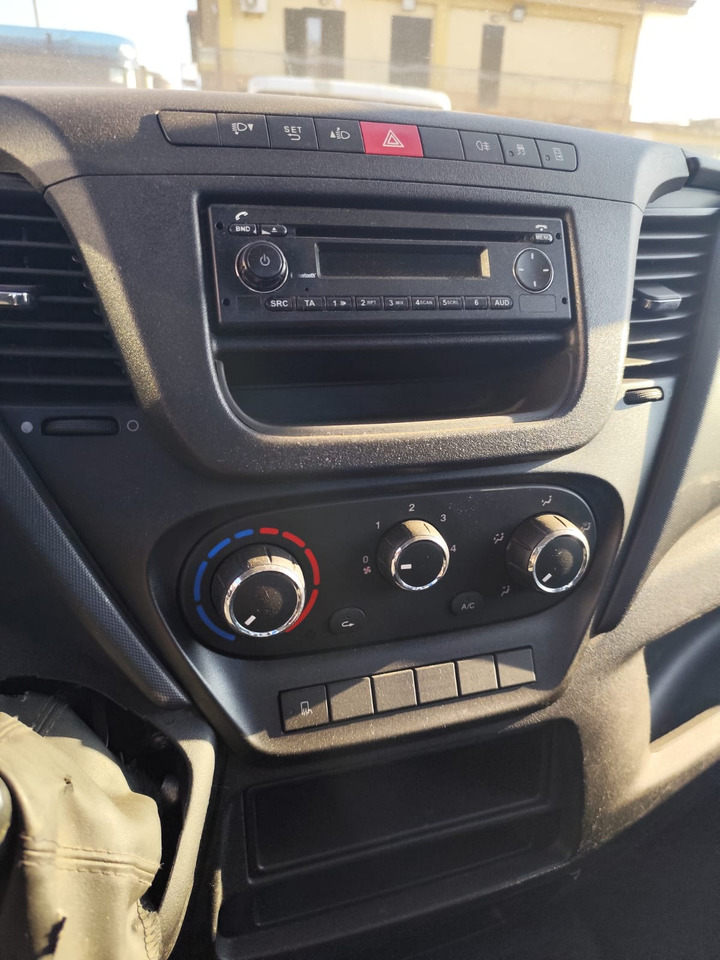 IVECO DAILY 35C15 - Camión grúa, Furgoneta basculante: foto 5 IVECO DAILY 35C15 - Camión grúa, Furgoneta basculante: foto 5