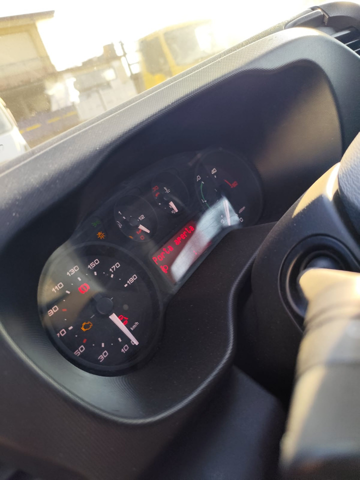 IVECO DAILY 35C15 - Camión grúa, Furgoneta basculante: foto 4 IVECO DAILY 35C15 - Camión grúa, Furgoneta basculante: foto 4