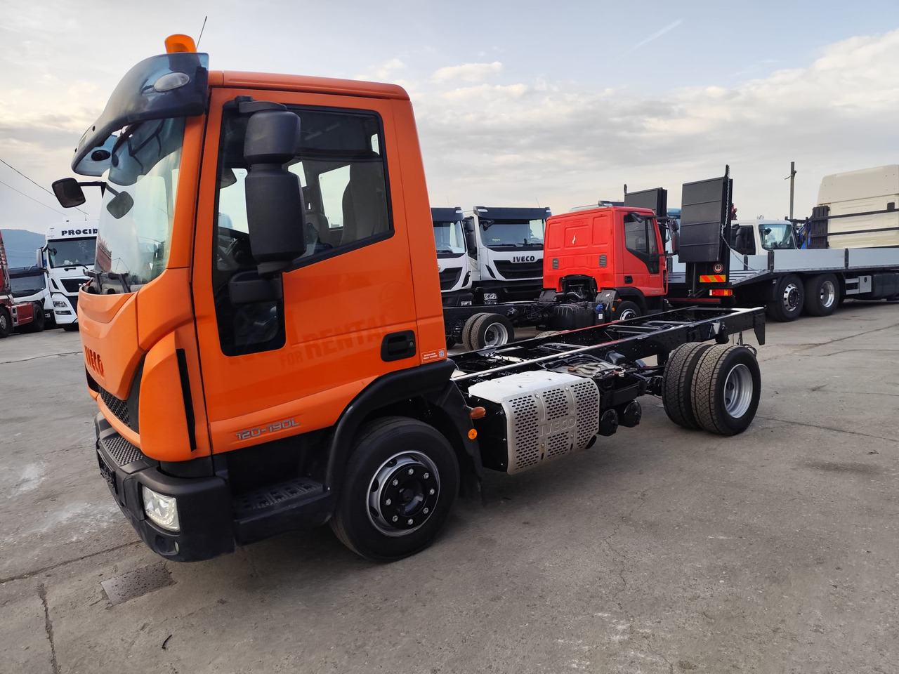 IVECO EUROCARGO 120-190L - Camión chasis: foto 4 IVECO EUROCARGO 120-190L - Camión chasis: foto 4