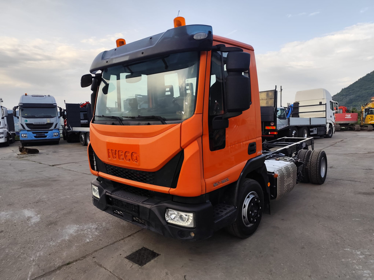IVECO EUROCARGO 120-190L - Camión chasis: foto 1 IVECO EUROCARGO 120-190L - Camión chasis: foto 1