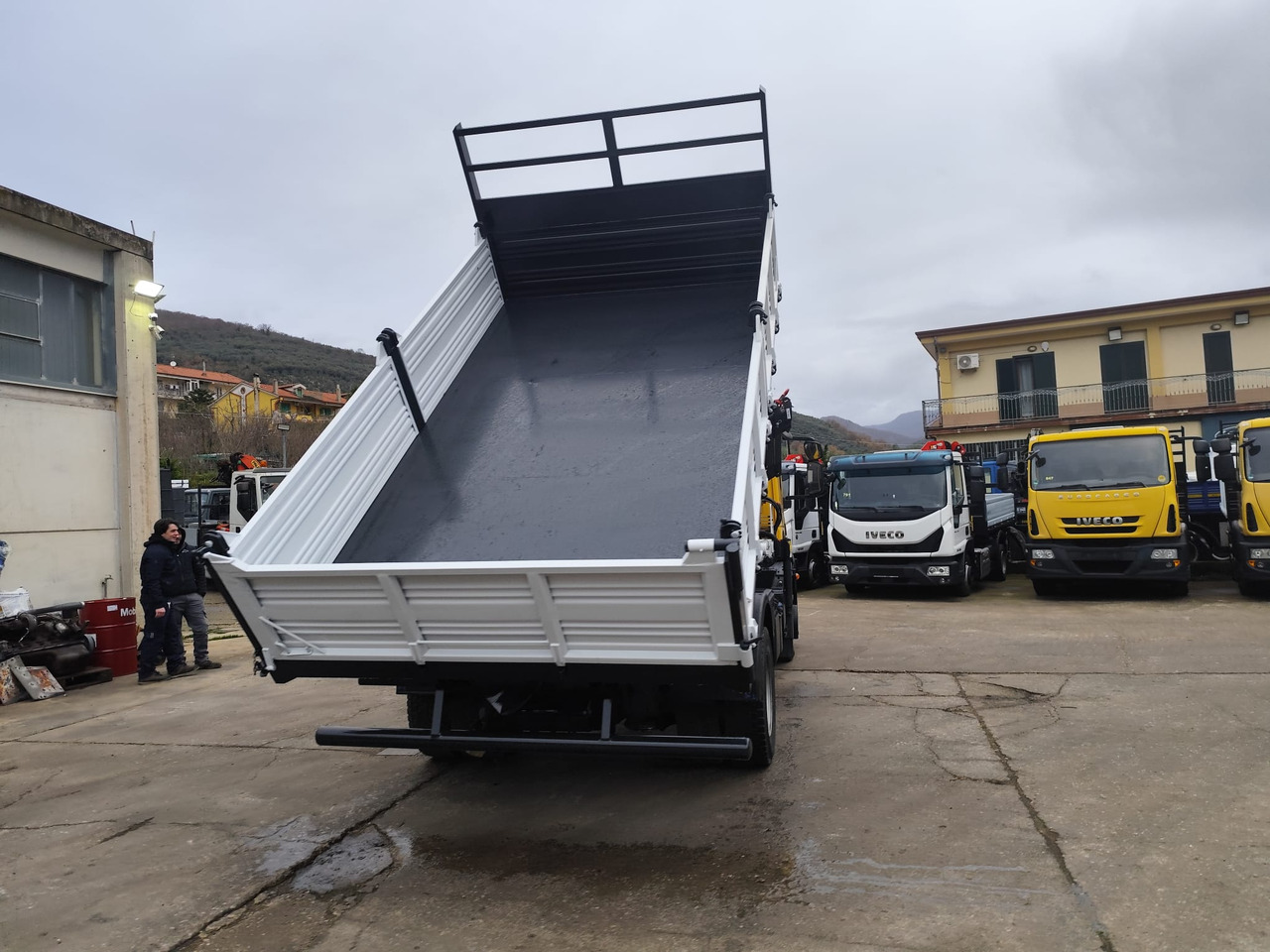 Camión grúa IVECO EUROCARGO 120E28P: foto 8