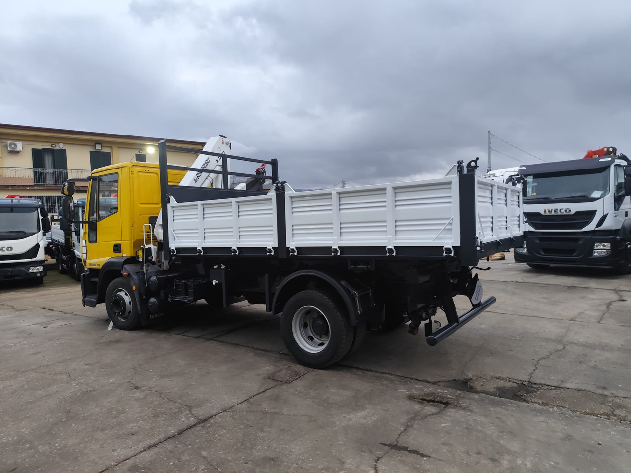 Camión grúa IVECO EUROCARGO 120E28P: foto 41