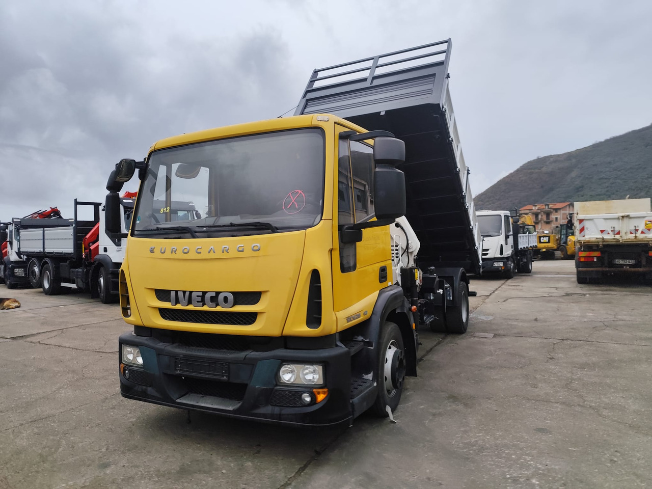 Camión grúa IVECO EUROCARGO 120E28P: foto 19