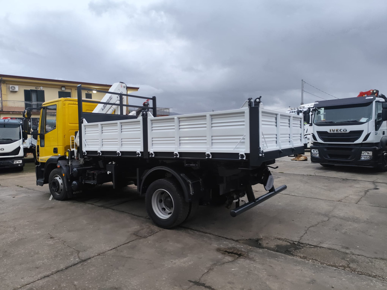 Camión grúa IVECO EUROCARGO 120E28P: foto 40