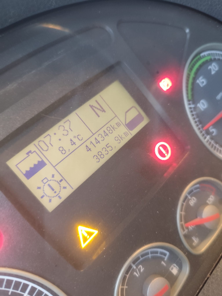 Camión grúa IVECO EUROCARGO 120E28P: foto 26