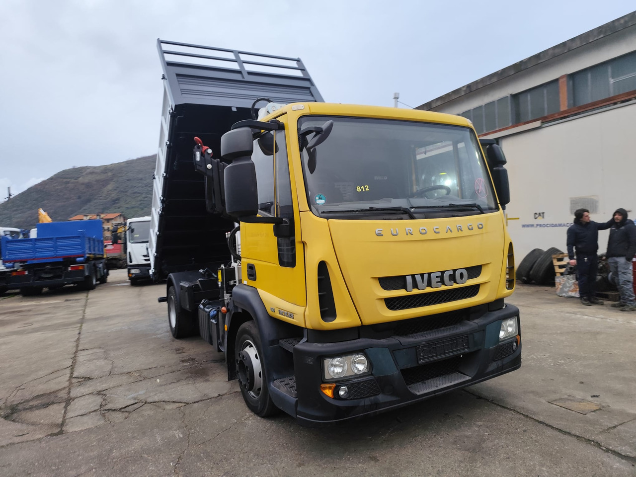 Camión grúa IVECO EUROCARGO 120E28P: foto 15
