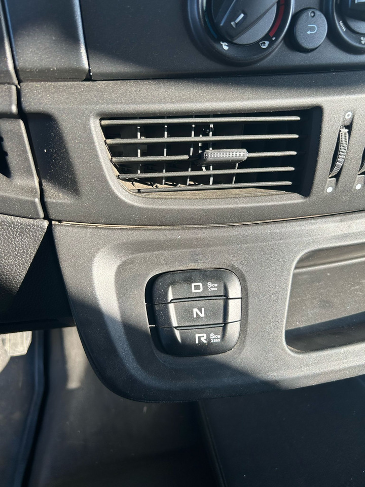 IVECO EUROCARGO 140-250 - Camión grúa, Camión volquete: foto 4 IVECO EUROCARGO 140-250 - Camión grúa, Camión volquete: foto 4