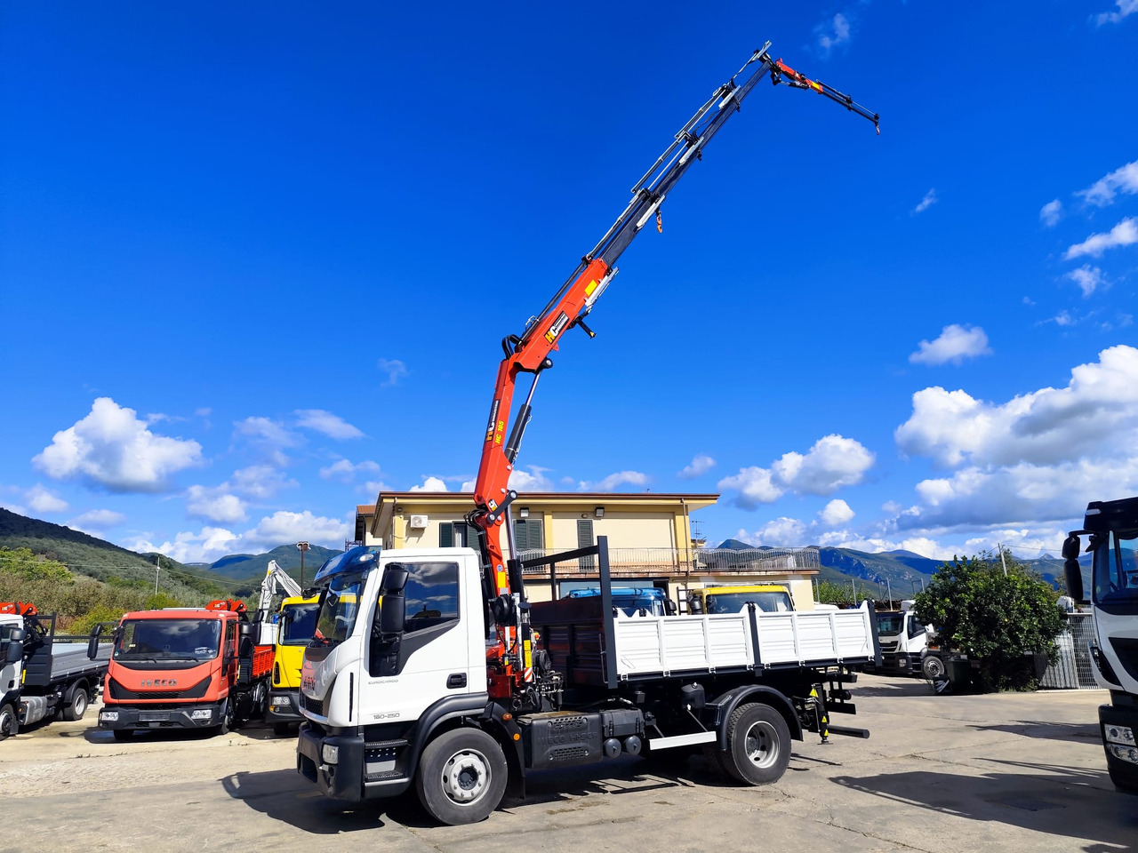 IVECO EUROCARGO 160-250 - Camión grúa: foto 4 IVECO EUROCARGO 160-250 - Camión grúa: foto 4