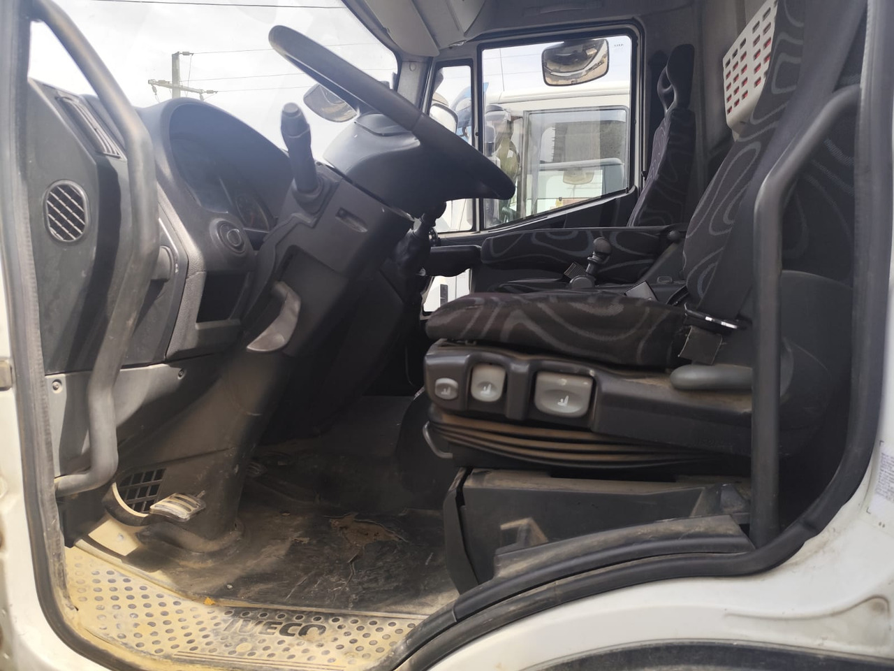 IVECO EUROCARGO 160E25K - Camión grúa: foto 5 IVECO EUROCARGO 160E25K - Camión grúa: foto 5