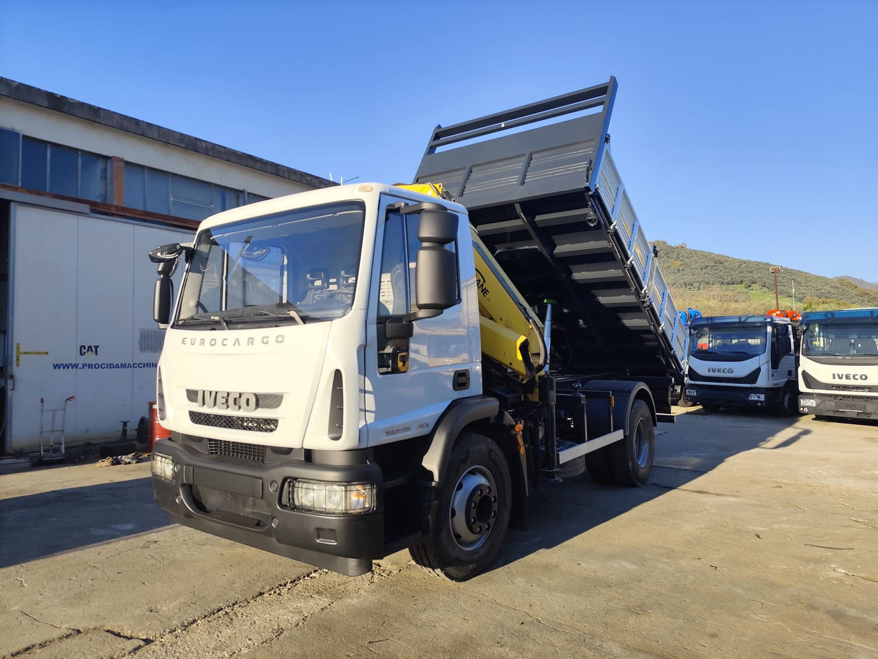 IVECO EUROCARGO 160E28K - Camión grúa: foto 1 IVECO EUROCARGO 160E28K - Camión grúa: foto 1