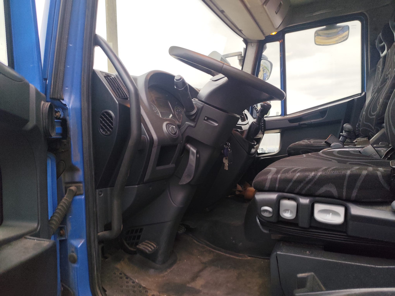 IVECO EUROCARGO 190EL28 - Camión chasis: foto 3 IVECO EUROCARGO 190EL28 - Camión chasis: foto 3