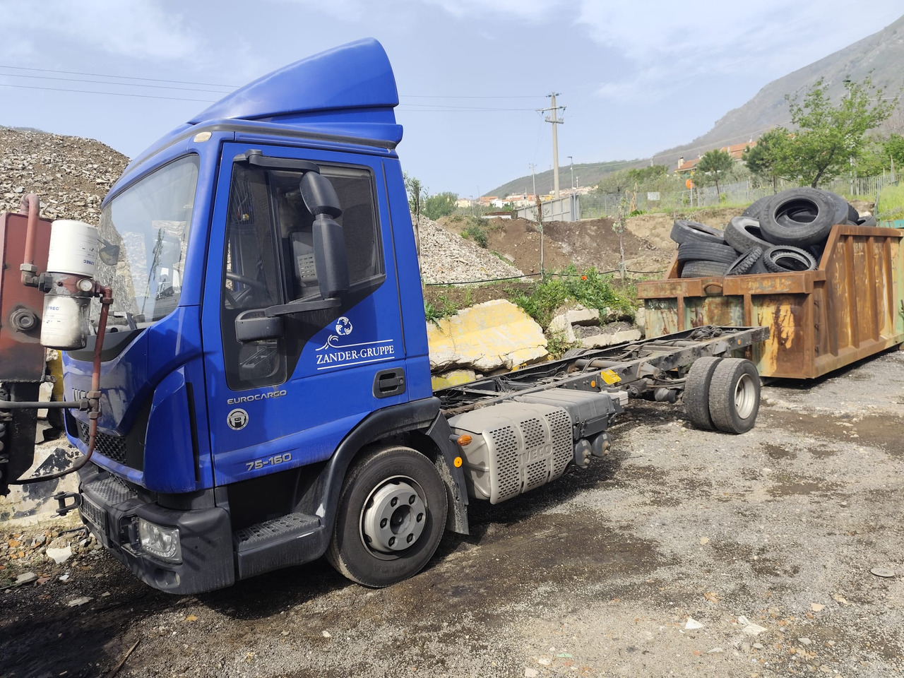 IVECO EUROCARGO 75-160 - Camión chasis, Camión grúa: foto 1 IVECO EUROCARGO 75-160 - Camión chasis, Camión grúa: foto 1
