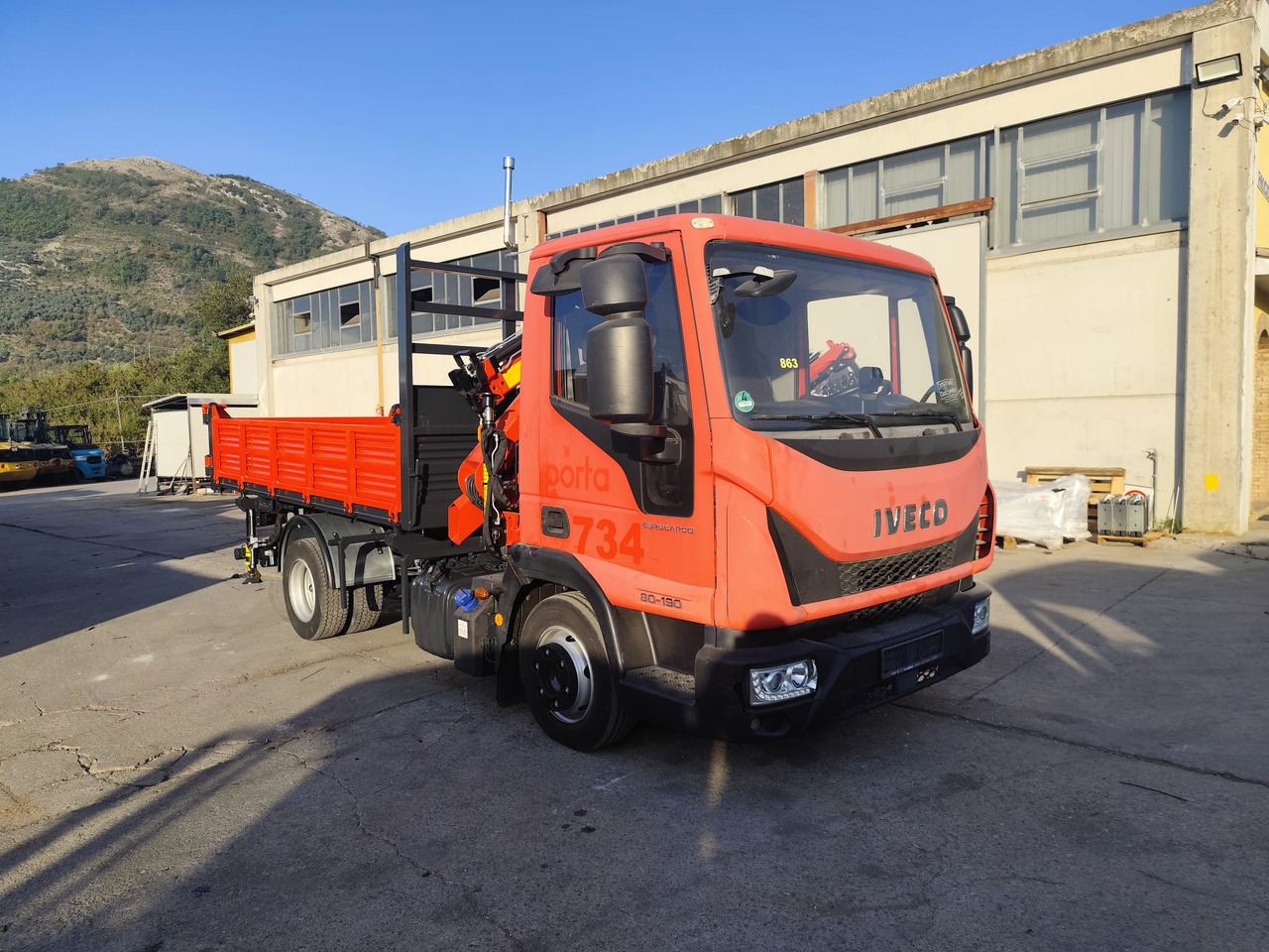 IVECO EUROCARGO 80-190 - Camión grúa: foto 1 IVECO EUROCARGO 80-190 - Camión grúa: foto 1