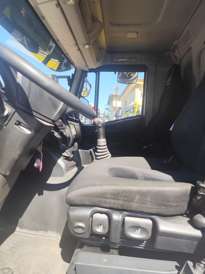 IVECO STRALIS AD 260S31 XP - Camión grúa: foto 3 IVECO STRALIS AD 260S31 XP - Camión grúa: foto 3