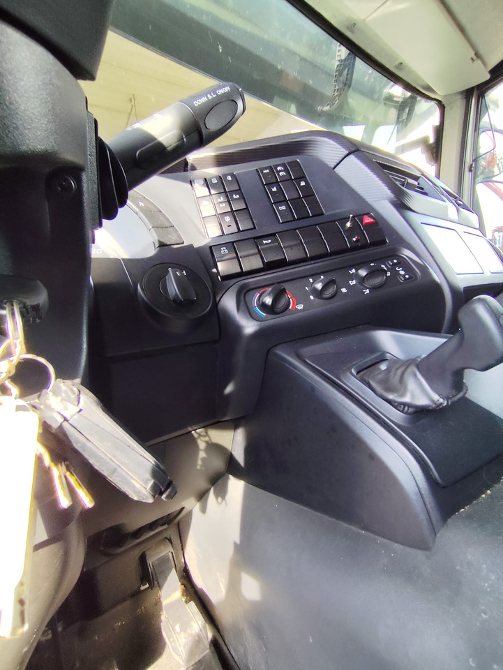 IVECO STRALIS AD 260S31 Y/P - Camión volquete, Camión grúa: foto 4 IVECO STRALIS AD 260S31 Y/P - Camión volquete, Camión grúa: foto 4