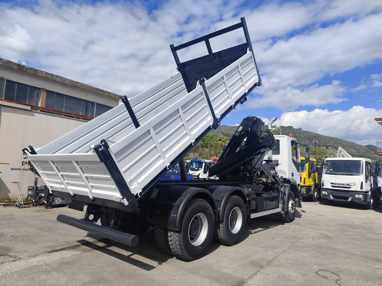 IVECO TRAKKER 260T36 - Camión grúa: foto 3 IVECO TRAKKER 260T36 - Camión grúa: foto 3