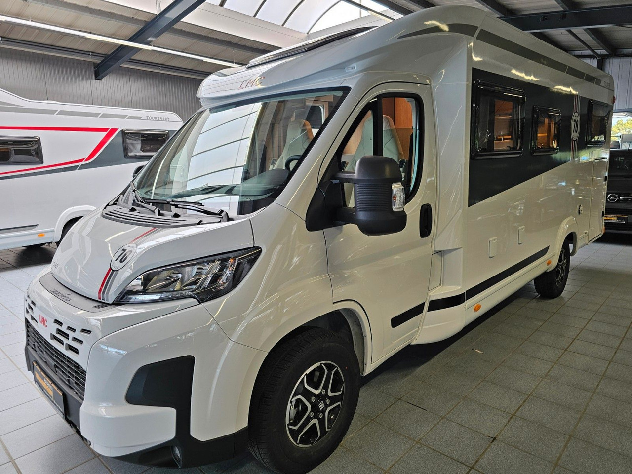 LMC Tourer T660G 70 Jahre AT-8 WC Markise Navi - Autocaravana perfilada: foto 2 LMC Tourer T660G 70 Jahre AT-8 WC Markise Navi - Autocaravana perfilada: foto 2