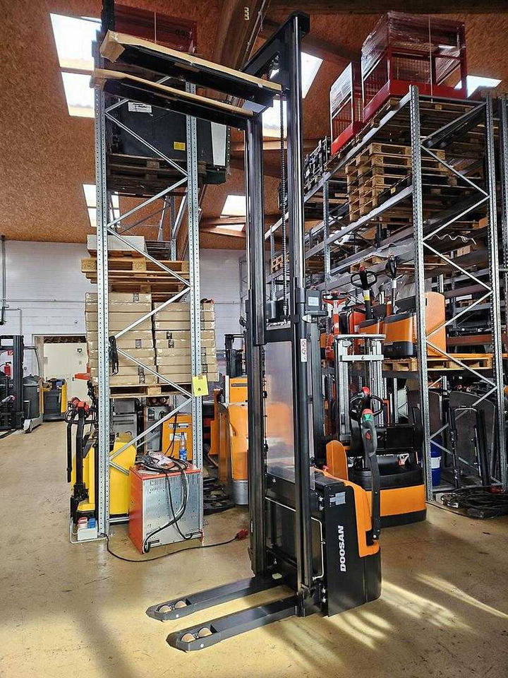Leasing de  Doosan BSL 12N Doosan BSL 12N: foto 6