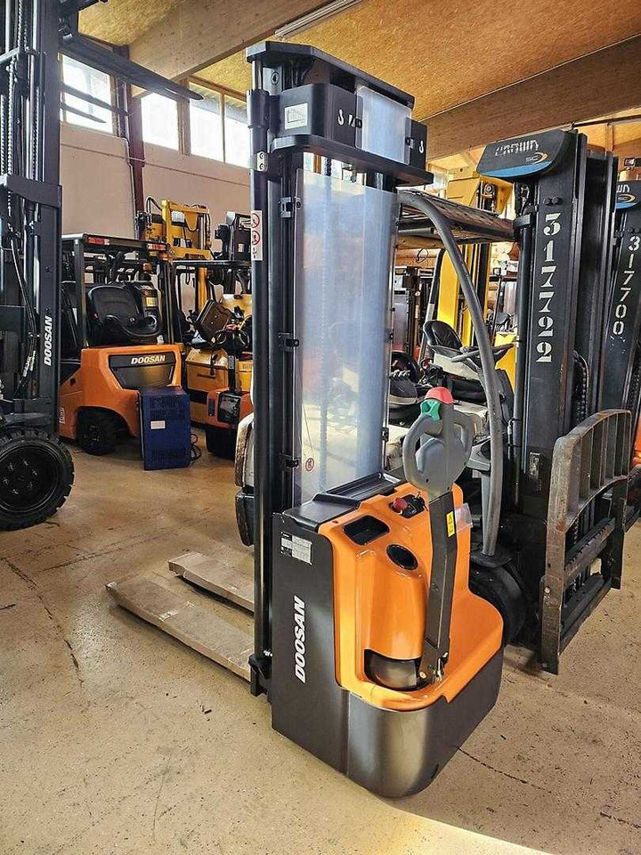 Doosan BSL12N - Apilador: foto 2 Doosan BSL12N - Apilador: foto 2