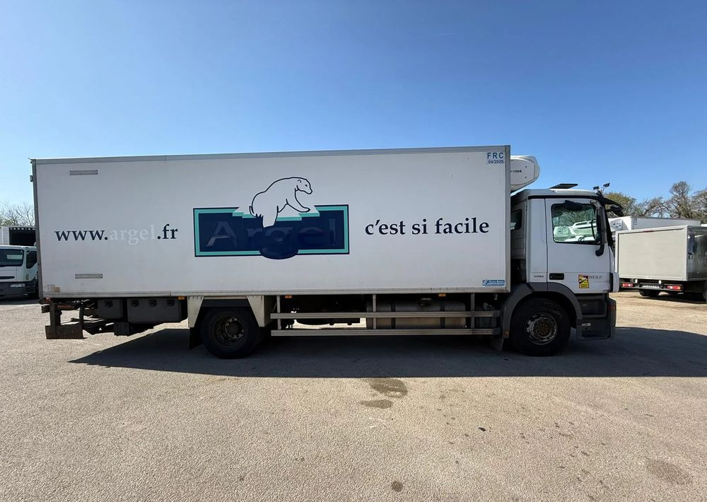 Mercedes-Benz ACTROS 1832 4X2 CHŁODNIA TERMOKING T1200-R Winda - Camión frigorífico: foto 2 Mercedes-Benz ACTROS 1832 4X2 CHŁODNIA TERMOKING T1200-R Winda - Camión frigorífico: foto 2