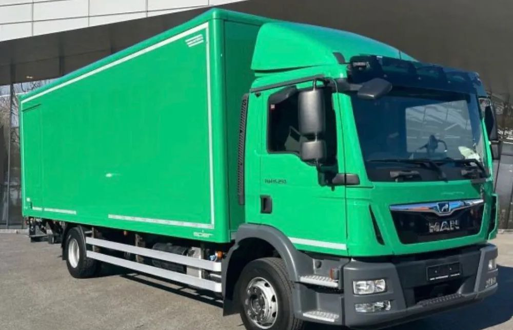 MAN TGM 15.250 - Camión caja cerrada: foto 1 MAN TGM 15.250 - Camión caja cerrada: foto 1