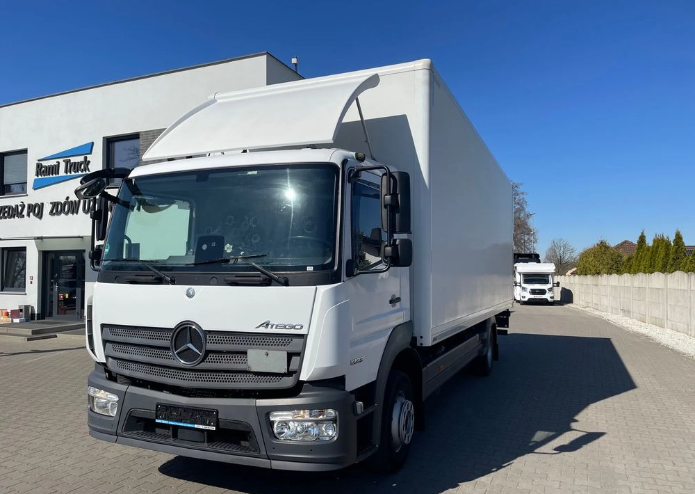 Mercedes-Benz ATEGO 1223 - Camión caja cerrada: foto 1 Mercedes-Benz ATEGO 1223 - Camión caja cerrada: foto 1