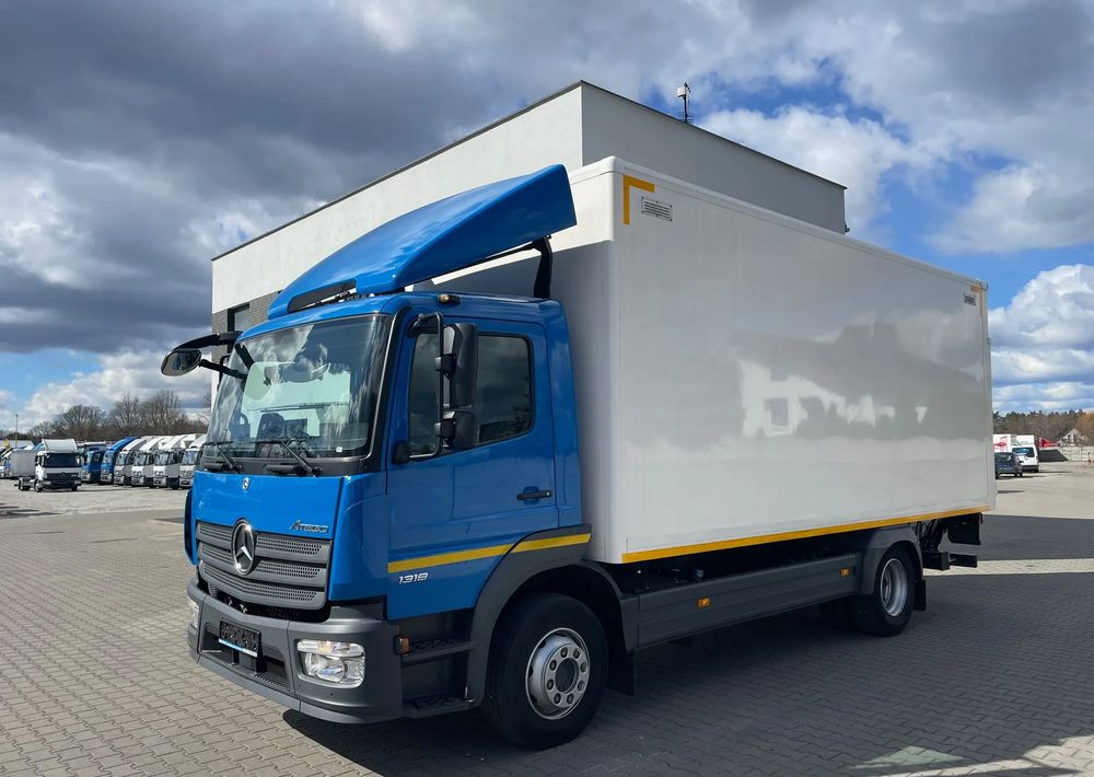 Mercedes-Benz ATEGO 1318, kontener 6,2m, ładowność 7,5 tony! - Camión caja cerrada: foto 2 Mercedes-Benz ATEGO 1318, kontener 6,2m, ładowność 7,5 tony! - Camión caja cerrada: foto 2