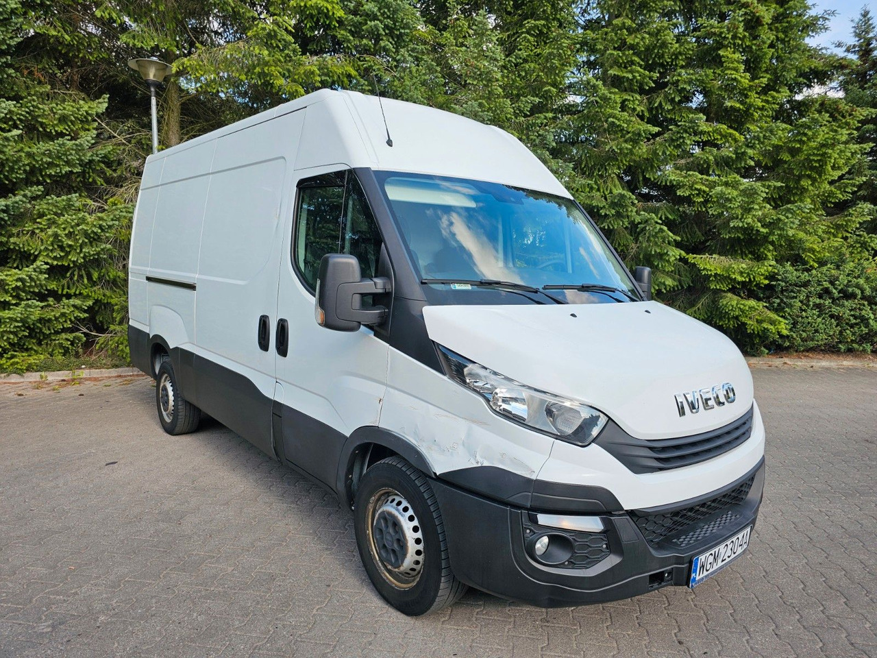 Iveco DAILY 35-160 L3H2 Nur 129tkm ! Leichte unfall - Furgón: foto 1 Iveco DAILY 35-160 L3H2 Nur 129tkm ! Leichte unfall - Furgón: foto 1