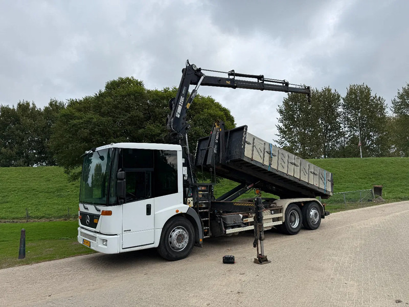Mercedes-Benz Econic Hiab 220 Hooklift 6x2 - Camión grúa: foto 1 Mercedes-Benz Econic Hiab 220 Hooklift 6x2 - Camión grúa: foto 1