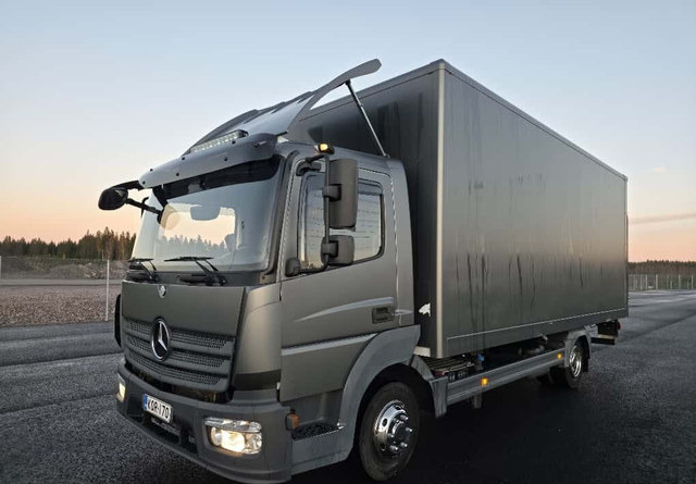 Mercedes-BenzAtego 4x2 Special - Camión caja cerrada: foto 1 Mercedes-BenzAtego 4x2 Special - Camión caja cerrada: foto 1