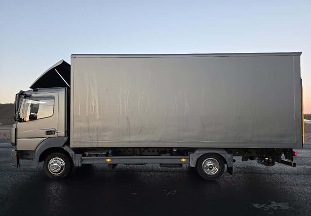 Mercedes-BenzAtego 4x2 Special - Camión caja cerrada: foto 2 Mercedes-BenzAtego 4x2 Special - Camión caja cerrada: foto 2